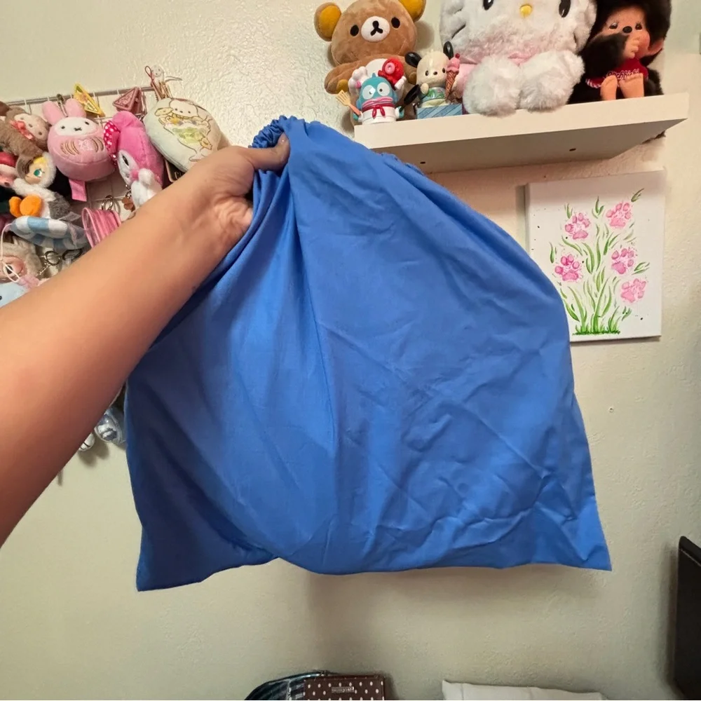 NWOT BAGGU Medium Recycled Leather Crescent Bag
Mahogany - Picture 8 of 8